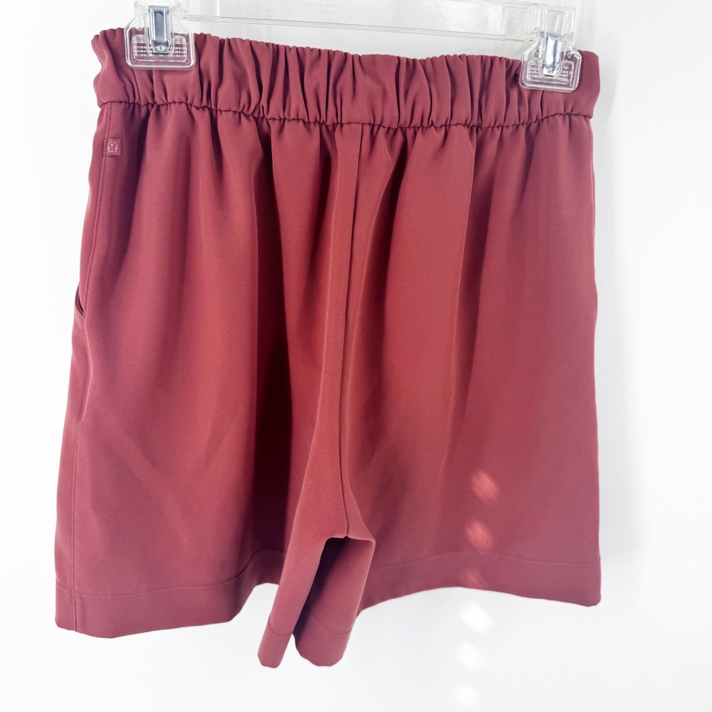 Lululemon Noir Short 5.5" High Waist Belted in
Rustic Clay Size 6 - Picture 4 of 6